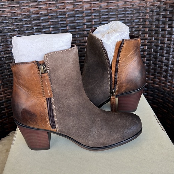 NWB ROAN® Lina Block Heel Booties - Picture 3 of 16